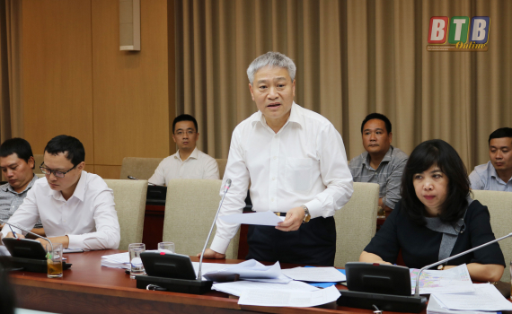 Thứ trưởng Bộ Xây dựng Bùi Phạm Khánh chủ trì hội nghị.